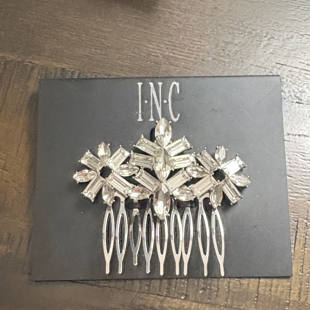 NWT INC International Concepts Clear Crystal Floral Hair Comb / Clip